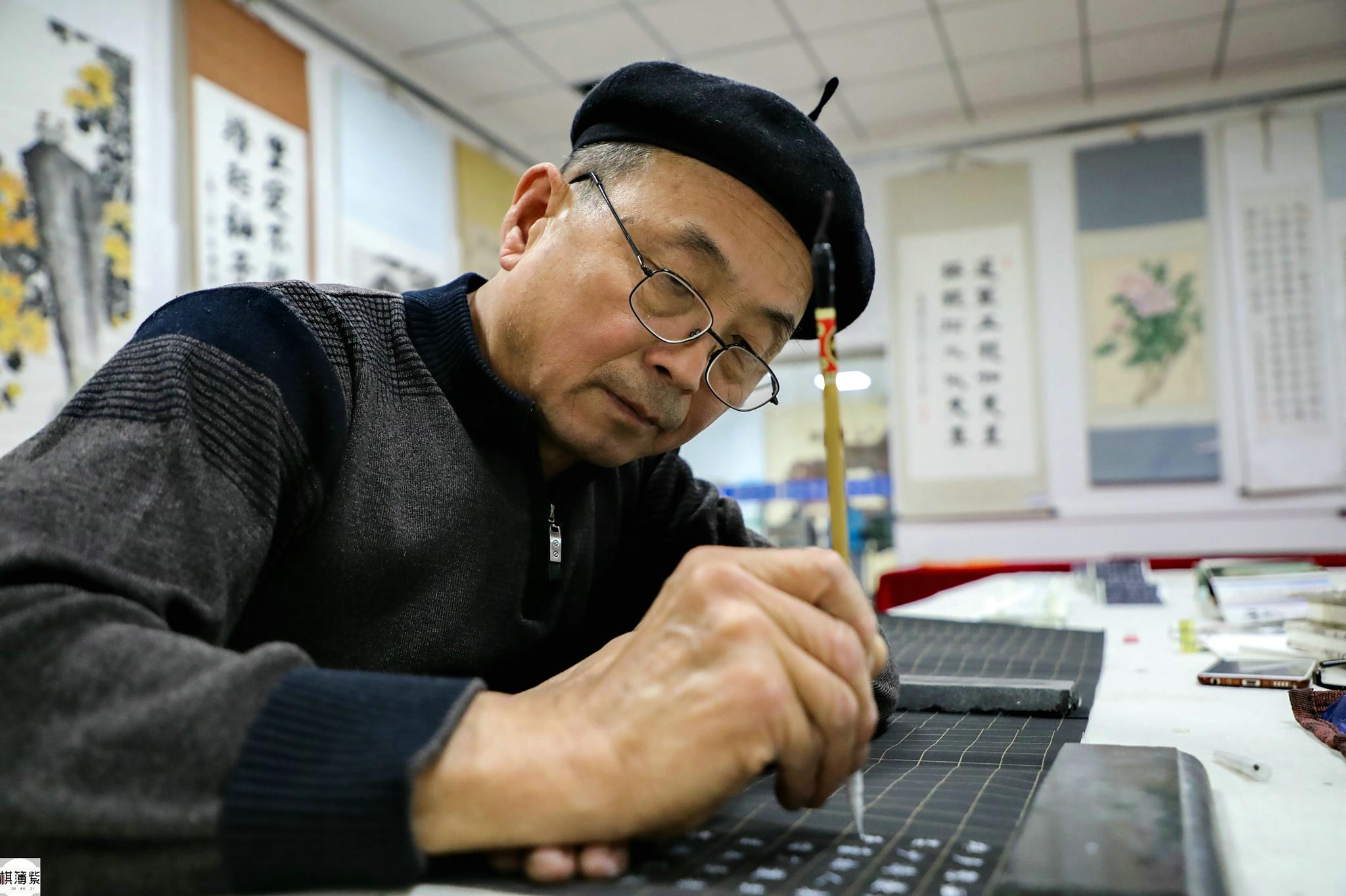 民间高人!东北大爷毛笔写50万字小楷, 书法被俄罗斯收藏