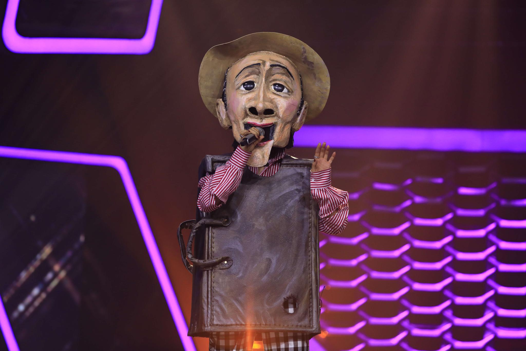 《蒙面唱将》王蓉摘下老板面具做回歌手回应被《卡路里》抄袭争议