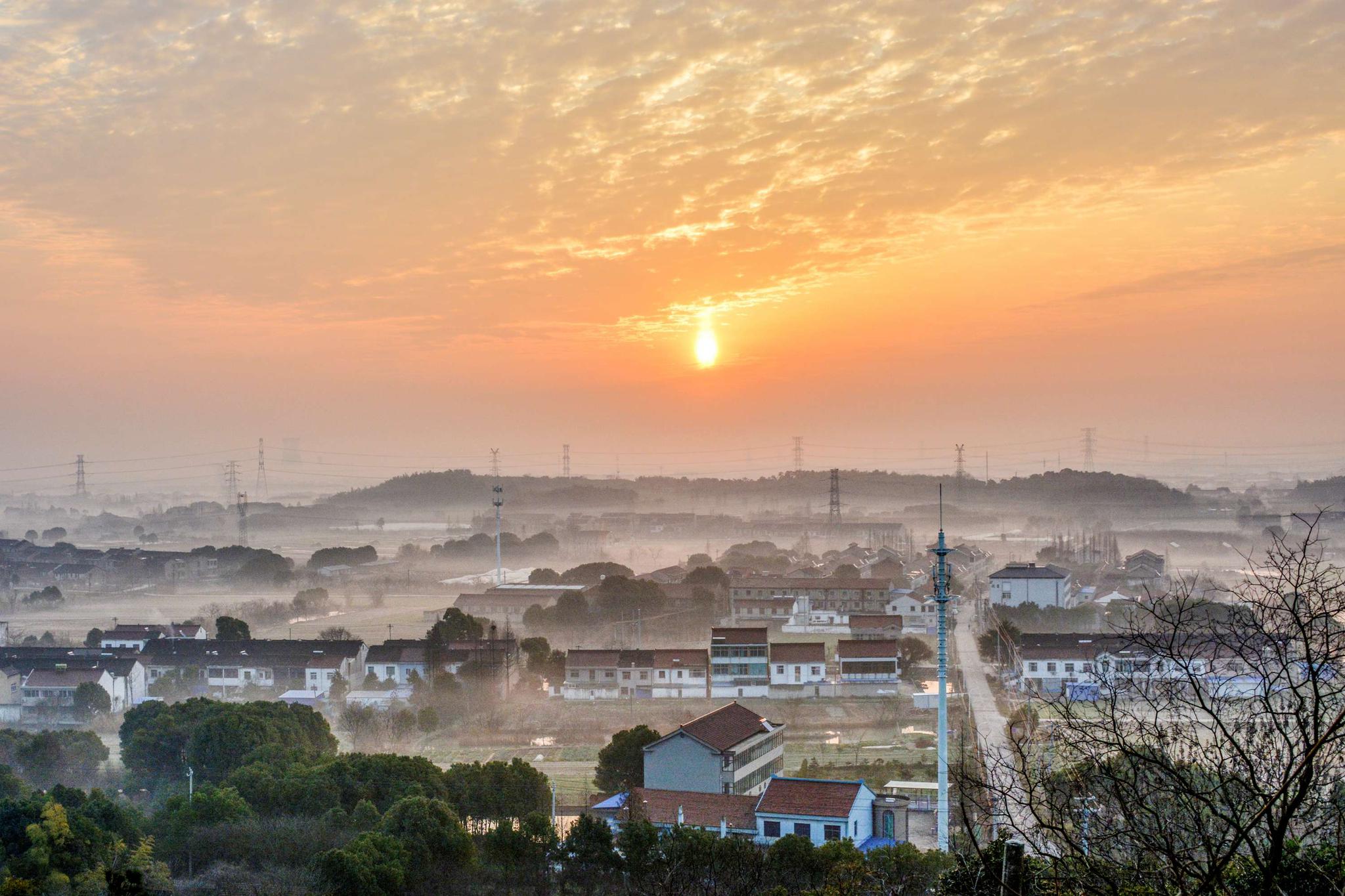 斗山初春的早晨,朝霞 日出 晨雾,2月25日无锡锡山区锡北镇.