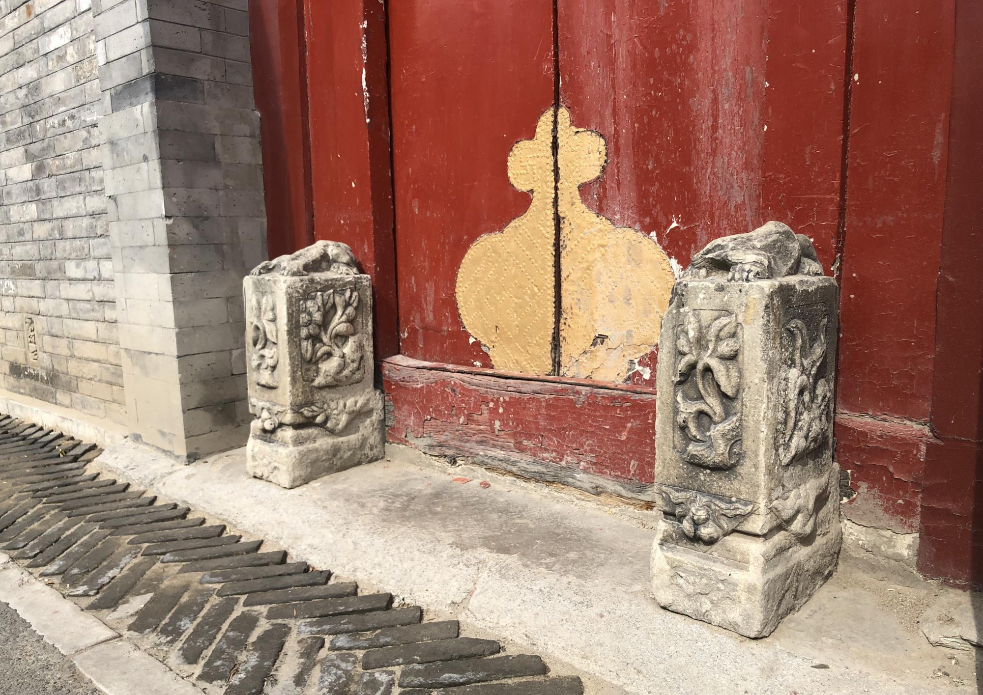 数一数南锣鼓巷里上百的门当看看这些老胡同里的门当怎么了