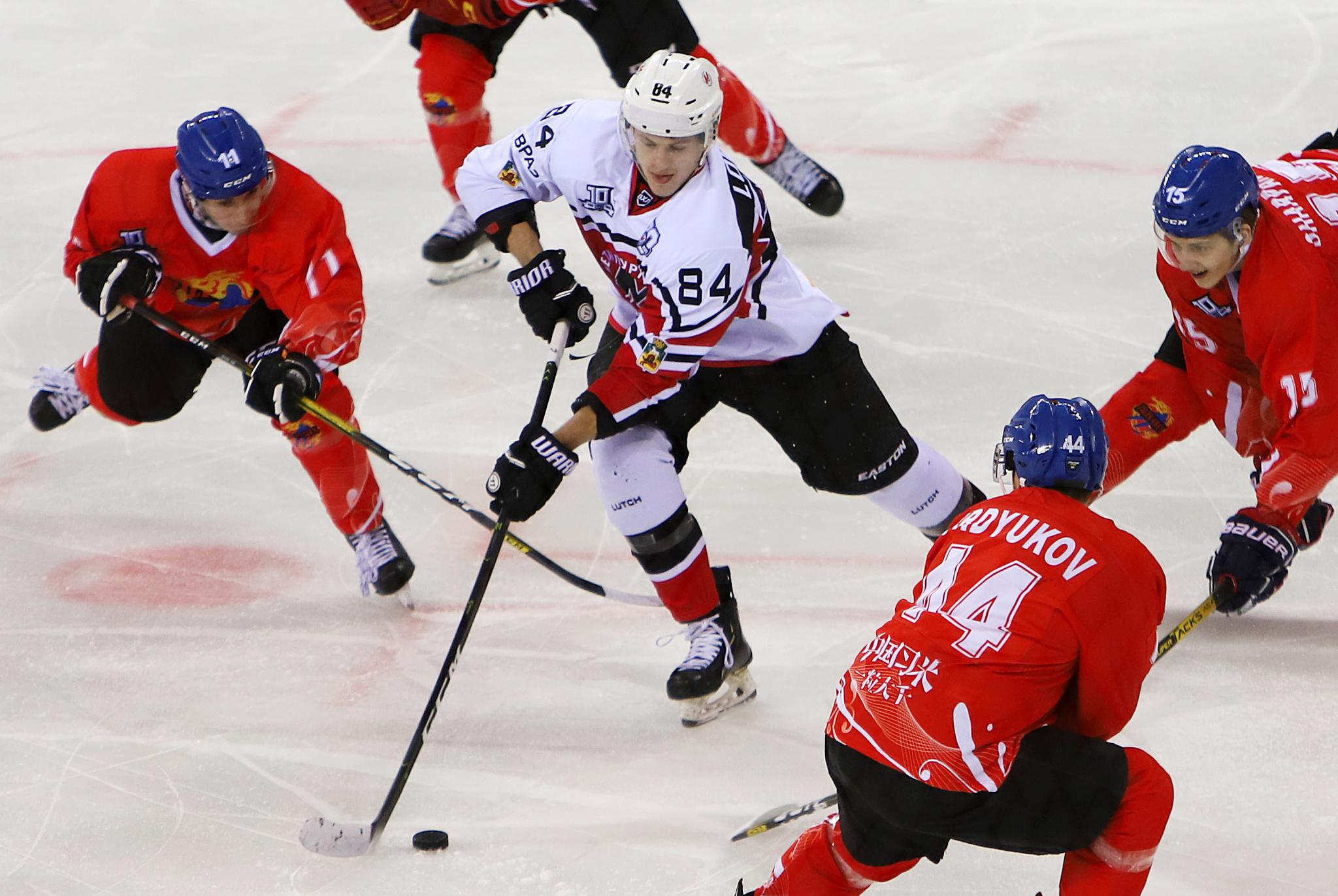 冰球——丝路超级联赛:吉林市城投不敌俄罗斯冶金