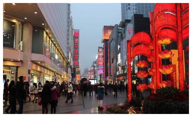 中国最“有名”的4条步行街，一条是吃货的最爱，2条是购物天堂！