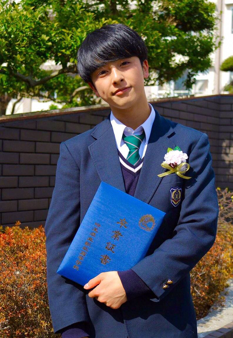 2018日本最帅男高中生诞生格子衬衫韩范靓丽十足锅盖头像