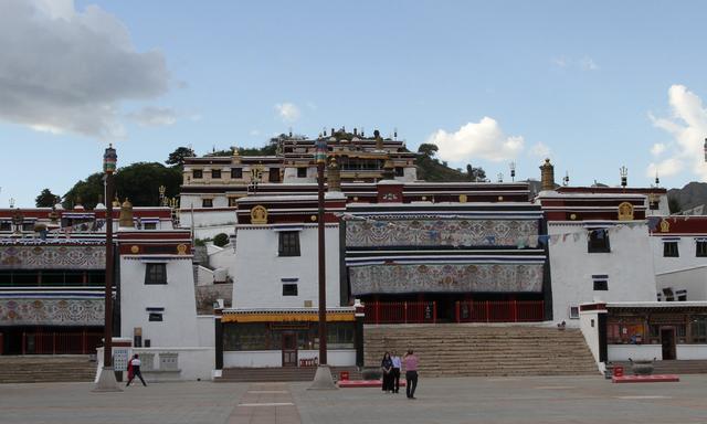 中国内蒙古最大藏传佛教寺院之包头市五当召|五当召|内蒙古|包头市_新浪新闻