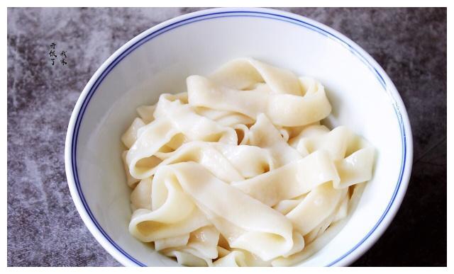 跟黄磊学做大碗宽面面劲道料又足好吃更好做一碗不过瘾