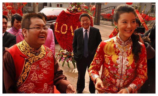 影帝张涵予人设崩塌被曝曾与车晓在美国约会窃窃私语毫不避讳