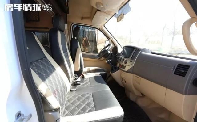 满足3口玩房车,长度5.2米的东风御风售价22.8万,接送孩子也能开