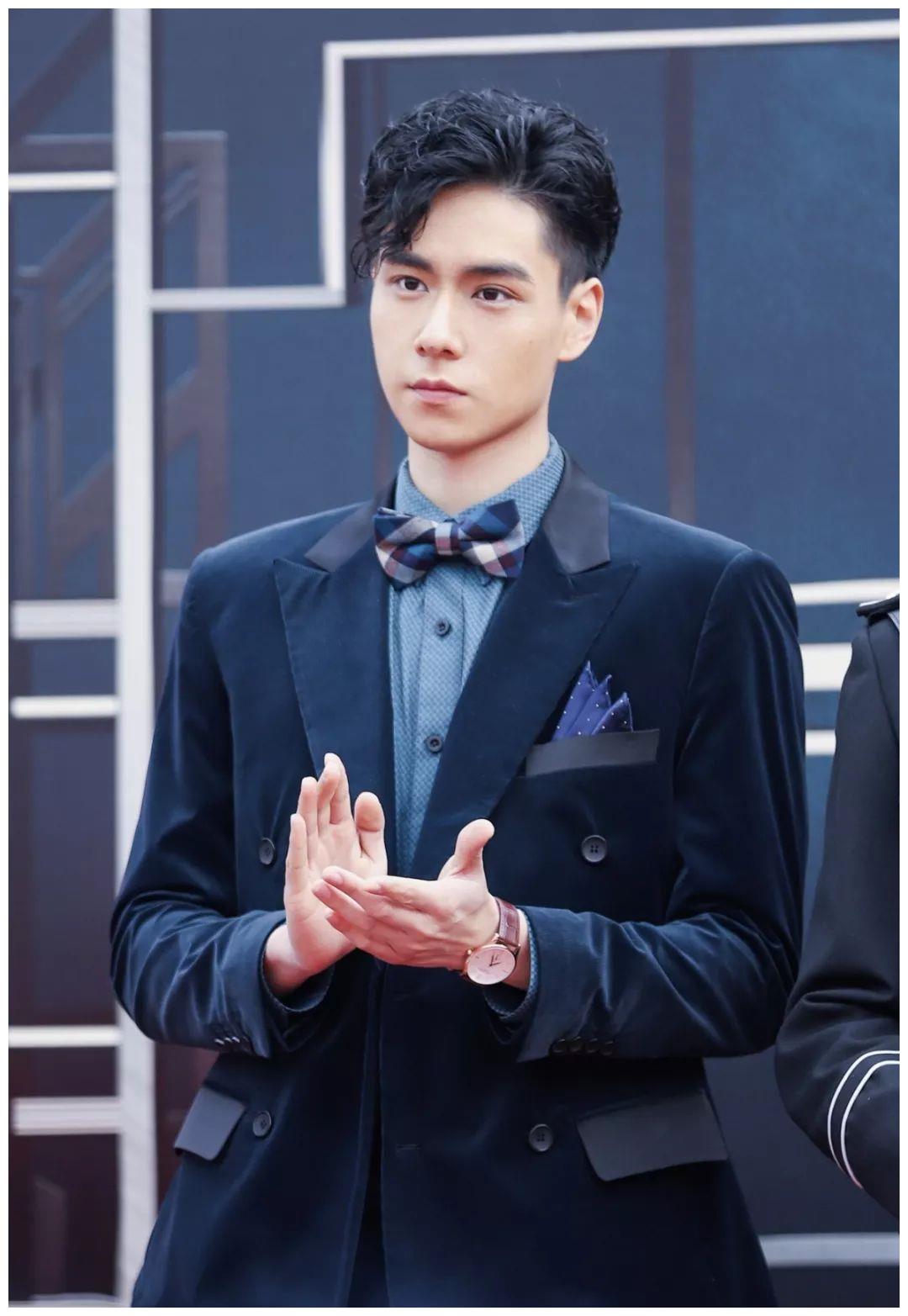 曾经还公开口出狂言,说要让胡一天赶超吴亦凡,当时都快被圈里人笑掉