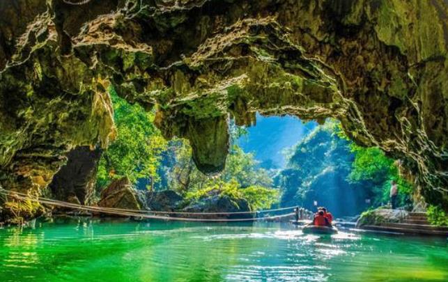 广西最美的峡谷,被誉为"天下一绝",景色堪比九寨沟