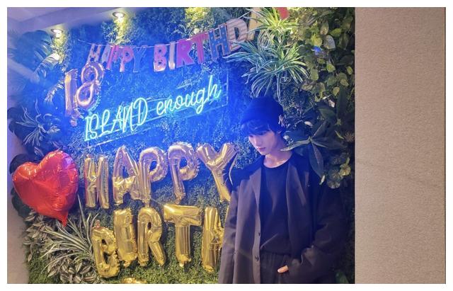 丁程鑫18岁生日云庆祝,出道7年后,tfboys的师弟大变样