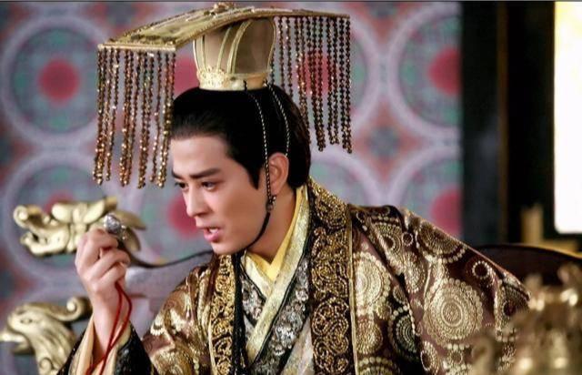 更是强调"复汉官之威仪",朱氏王朝持续了276年,冕冠冕服的崇高地位也