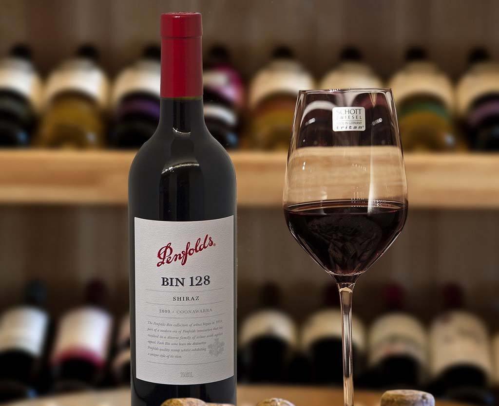 82年的拉菲到底产了多少瓶,为什么现在还没喝完,网友:越喝越贵