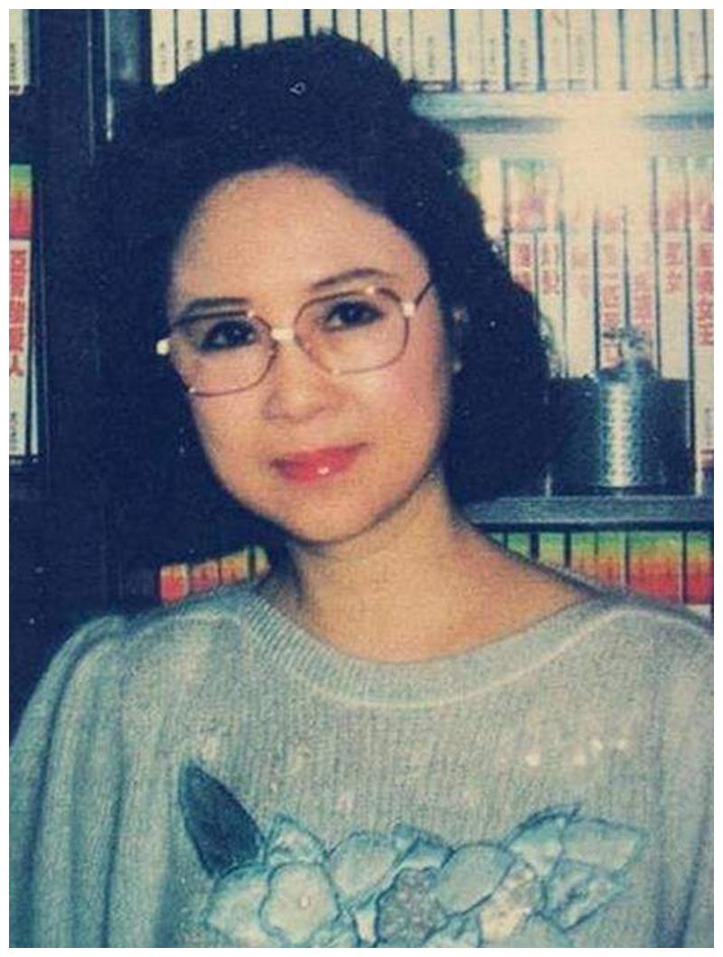 她违抗父命坚持嫁给穷小子,2次生下龙凤胎,其中一女孩闻名全国