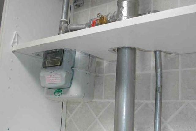 包燃气管用石材好还是木材好?我不听劝要这样装,入住3月后悔了