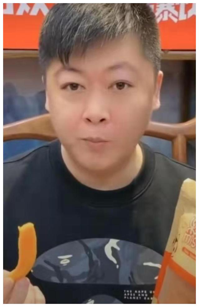 他是电视中又怂又可恨的谢永强,现实中的妻子曝光,颜值不输明星