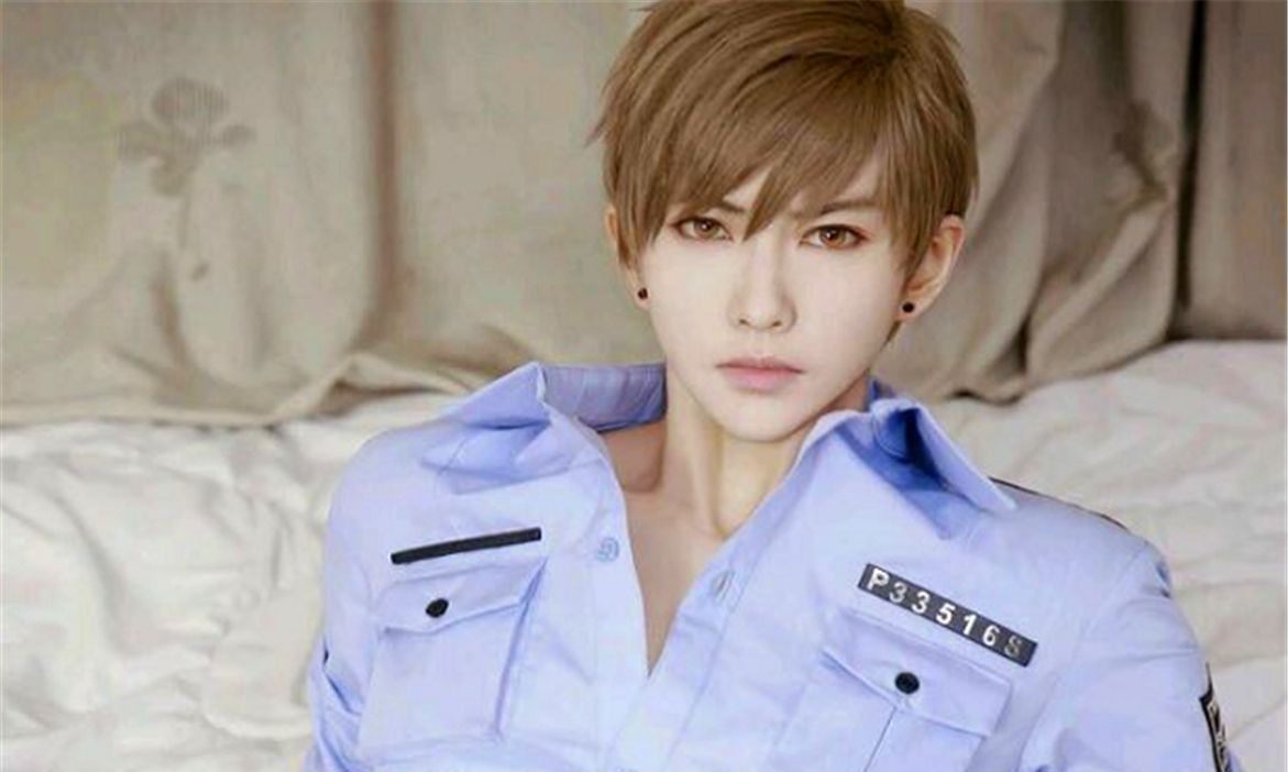 熊祁穿制服很惊艳?那一定是没看见过cos名侦探柯南,帅到犯规!