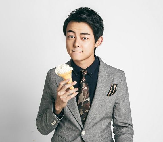 有一种特别叫万国鹏,憨厚,谦让,不争,老实可爱,略显羞涩腼腆