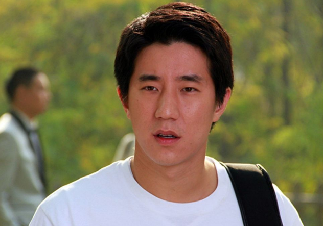 成龙说起房祖名面带微笑,称自己是负责任的父亲,那对吴卓林呢?