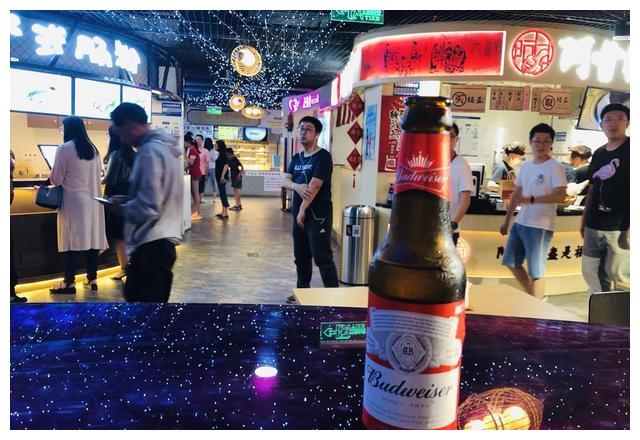 北京五道口新开的美食街,汇聚全国40种网红小吃,真的好吃吗?