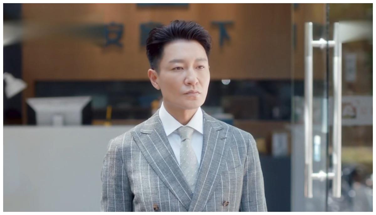 安家:房似锦被停职,徐姑姑霸气护妻,怒拽翟总衣领“你没资格”