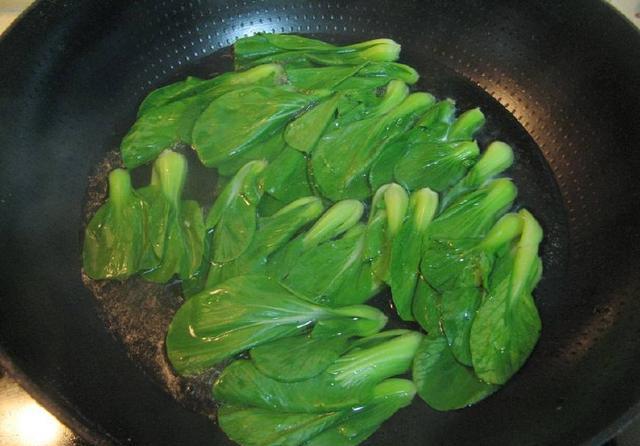 生肉“焯水”,到底该用冷水还是热水?