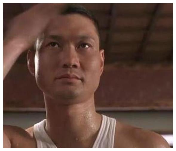 某l姓小鲜肉,梳个头露个简单的肌肉,就非常的man了,但是他们在周比利