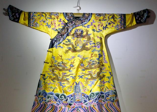 此女穿龙袍下葬,除武则天之外的第二人,专家考证后大呼不敢相信