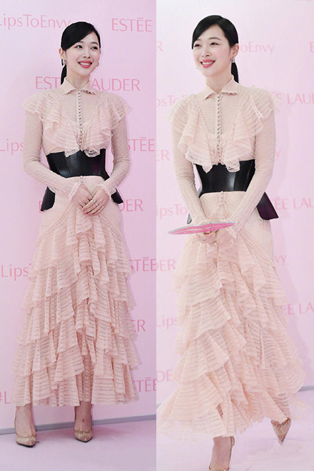 雪莉认真打扮起来真美艳!穿蕾丝裙秀出贵妇范,黑色的腰封太吸睛