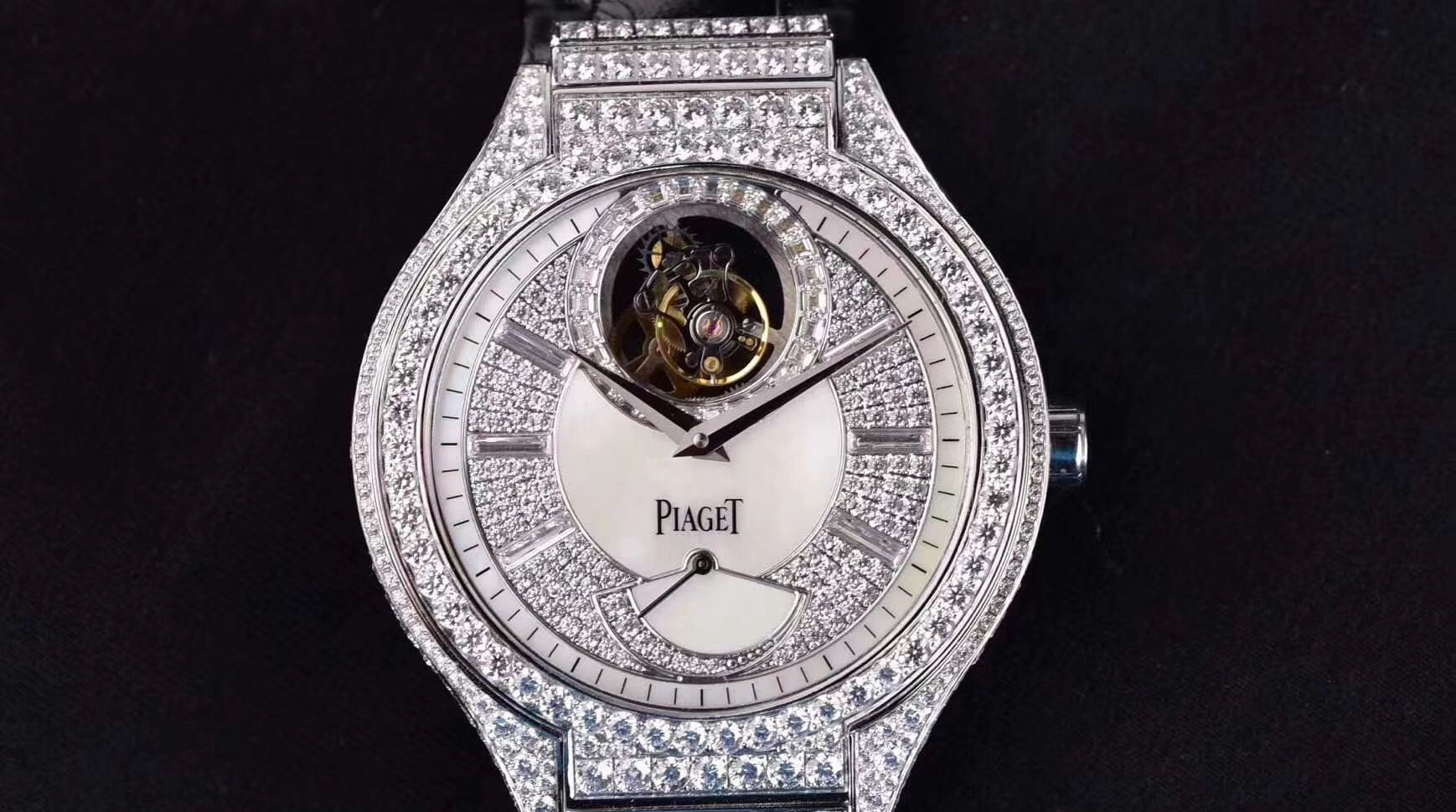 伯爵满钻陀飞轮腕表一面是严谨精密一面是奢华张扬