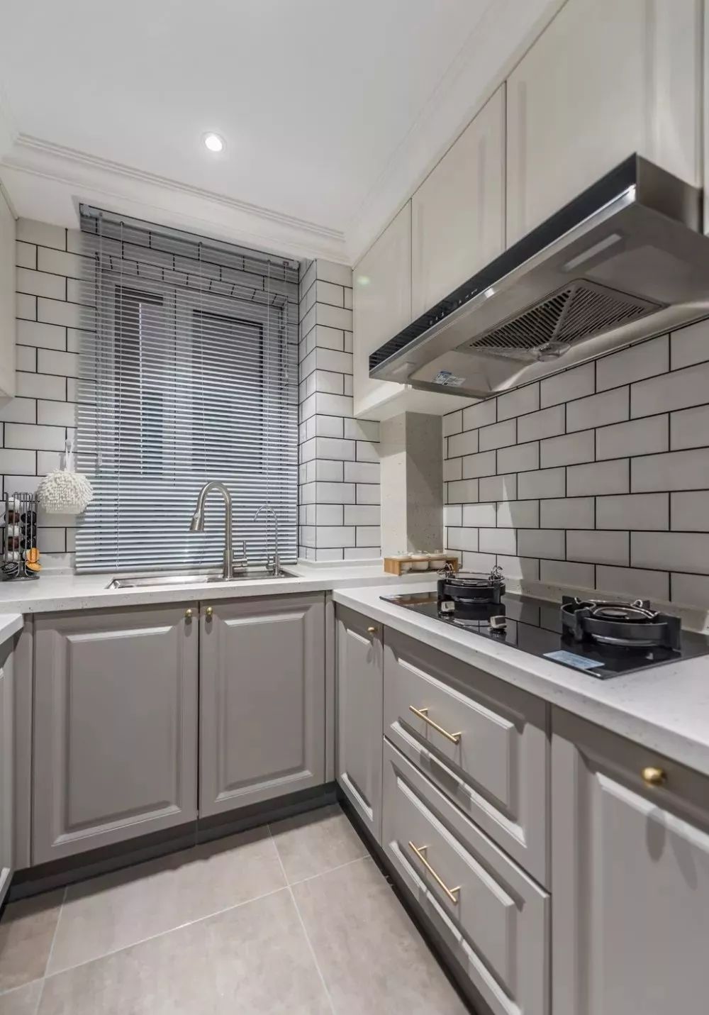 轻奢风三居,充满活力和温馨的婚房设计!