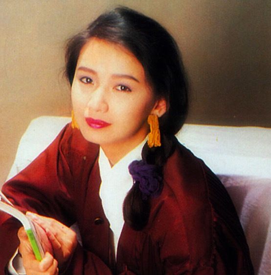 看了曾华倩年轻时的照片才知道,为什么她会被称为"美丽化身"