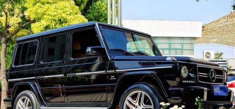 她在故宫开的大奔g63你知道有多火吗加价百万还一车难求