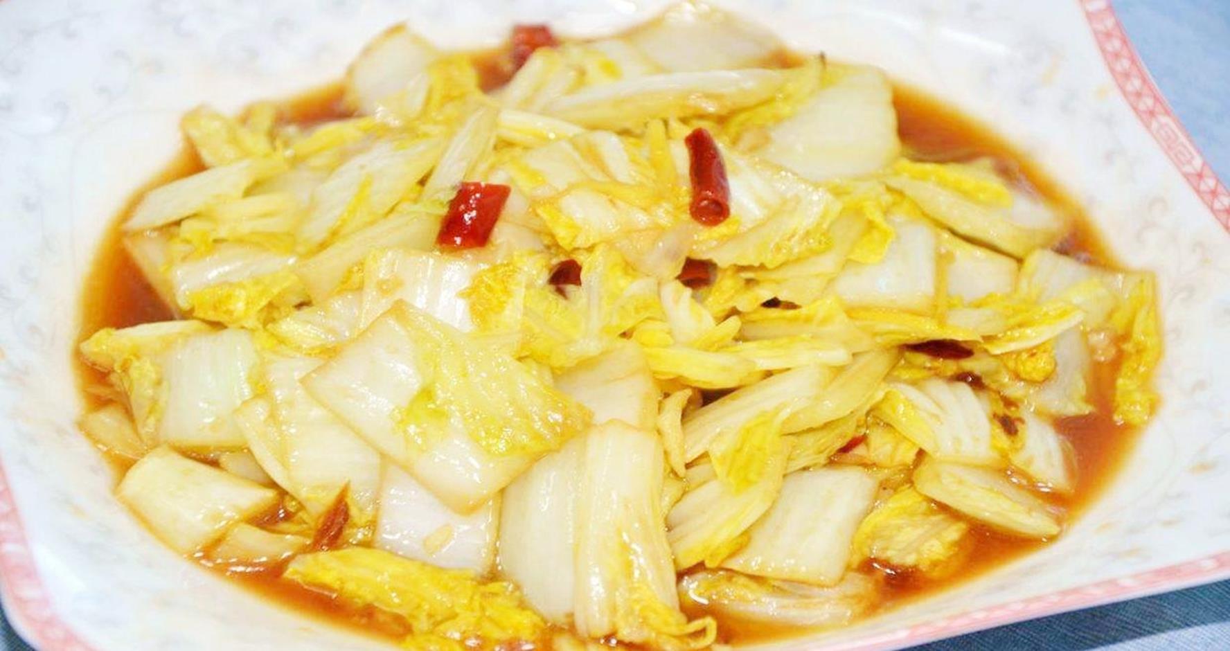 做法简单的醋熘白菜,营养丰富,酸味适中,开胃又下饭