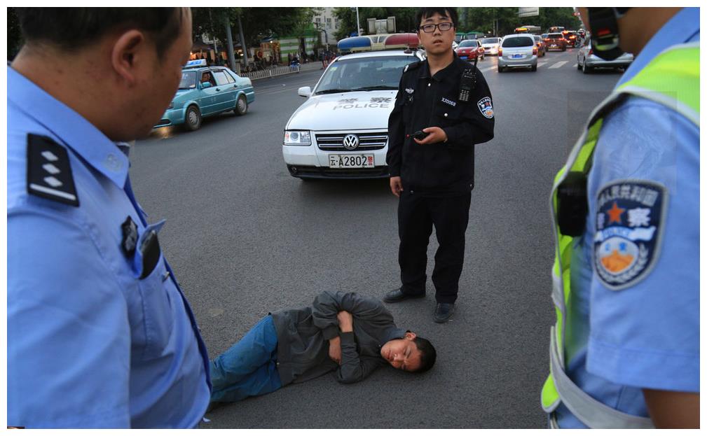 不小心撞死了碰瓷者,车主需要承担什么责任吗?交警来告诉你!