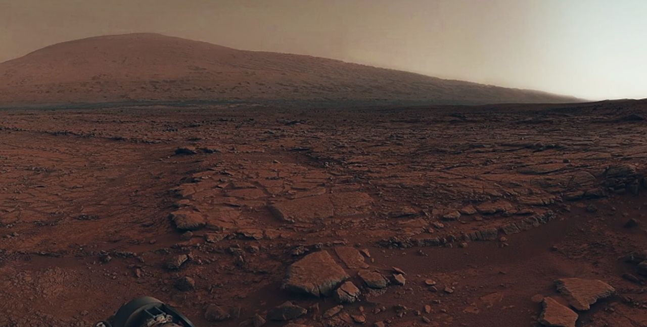 1 / 10 火星二分法:火星的南部有着更硬的地表,而北部更加的平滑