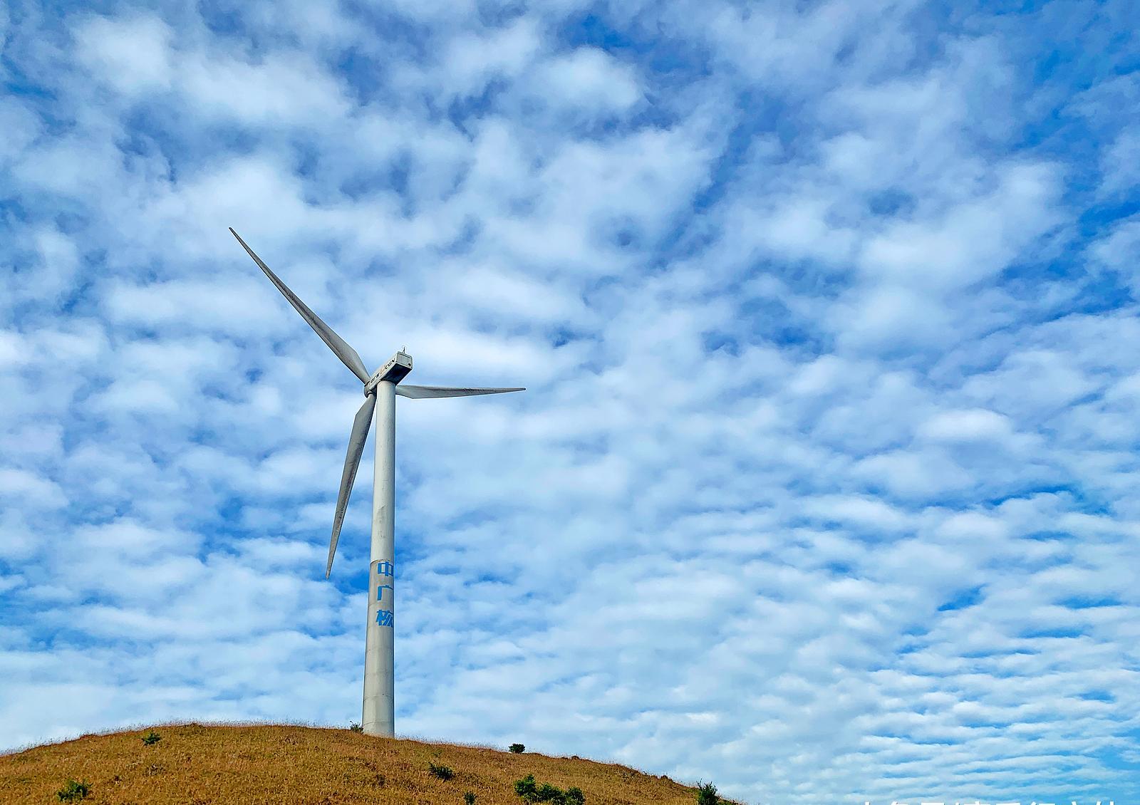 轻松征服广东千米山,山顶赏大风车和日出美景,6岁孩子都能搞定