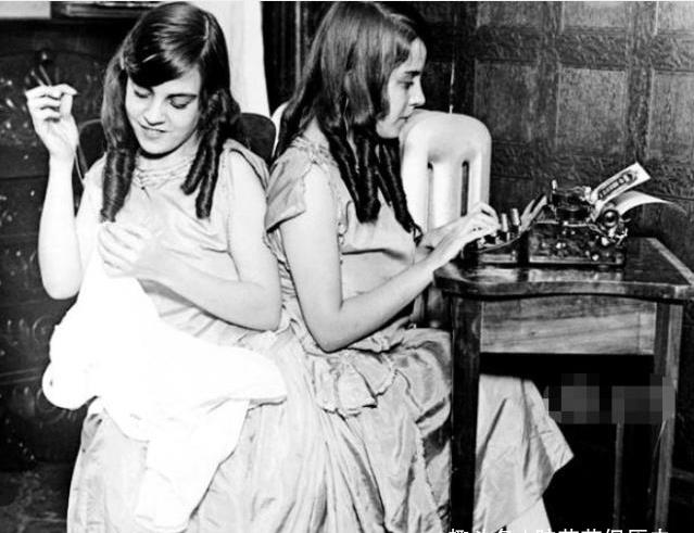 英国,她们的生母只是一个酒吧的女招待,怀孕生下她们之后,发现两人的