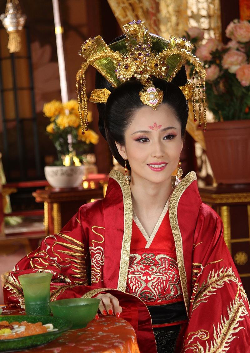 贵为天子的皇帝竟然给自己的妃子下跪?别不信,历史上有这事!