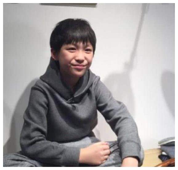 他是文章的"儿子",13岁就拿飞行驾照,如今长成这样!