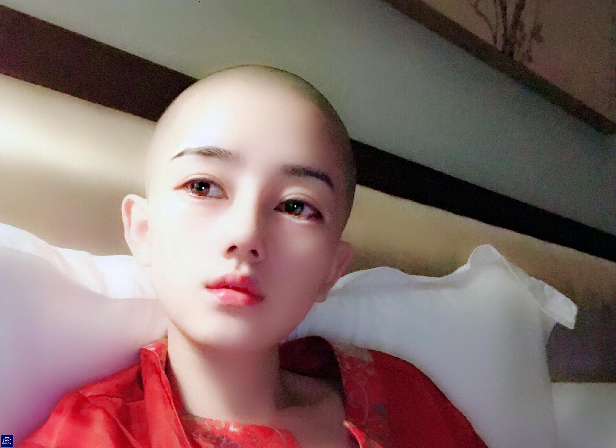 美女剃光头晒佛系生活引170万网友围观,琴棋书画样样精通