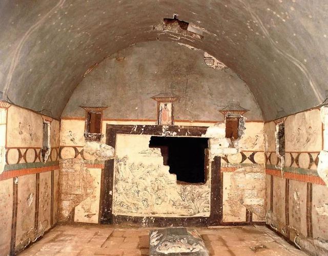 极美的一组古代墓葬内景,壁画还原了古代盛况,遗憾的是被盗了