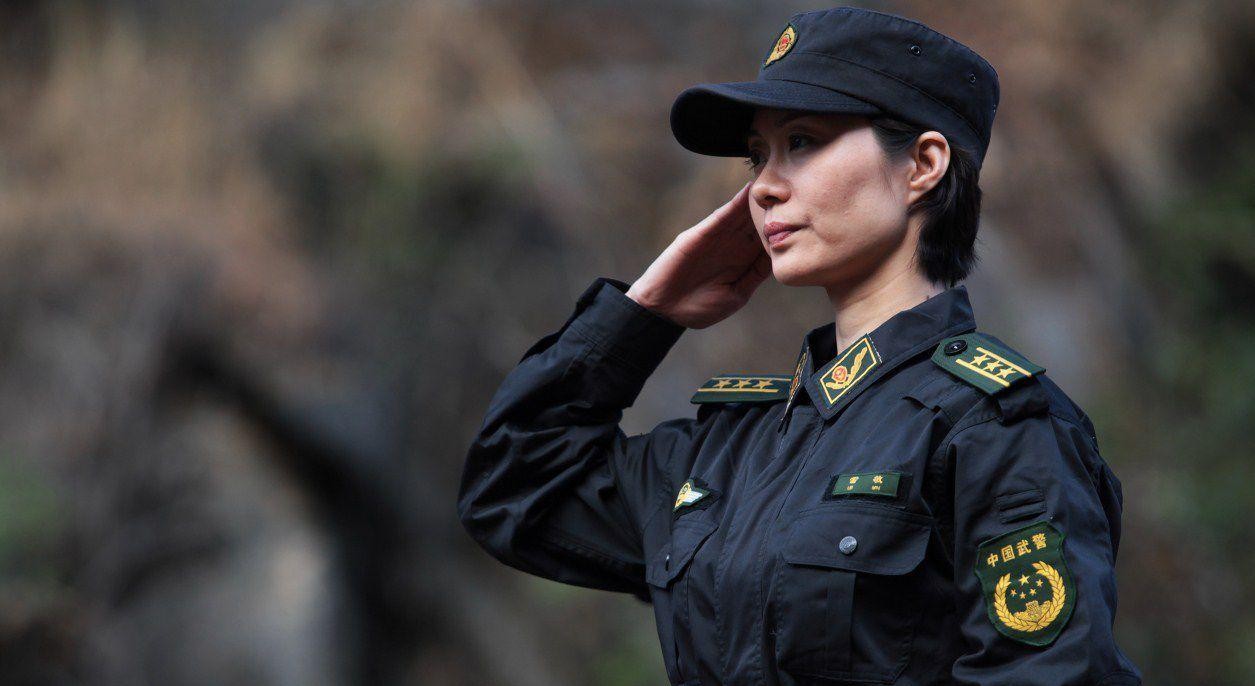 她是中国第一女警57秒徒手攀登5层高楼缔造一支外国特警队