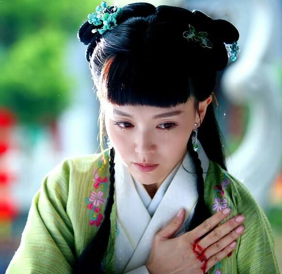 唐嫣李未央定妆照中,混入了一张玉麒麟的定妆照,你
