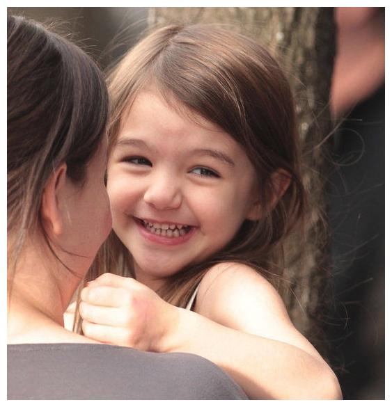 阿汤哥女儿苏瑞长大了,年仅12岁形象大变,时尚教主变"土妞"