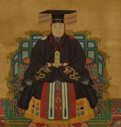 万历皇帝衮冕服画像注意,他的衣服上就是绣了十二章纹的.