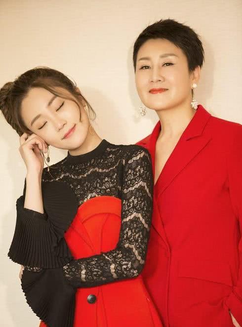 饰演过许多经典角色,例如《裸婚时代》中童佳倩的妈妈等等