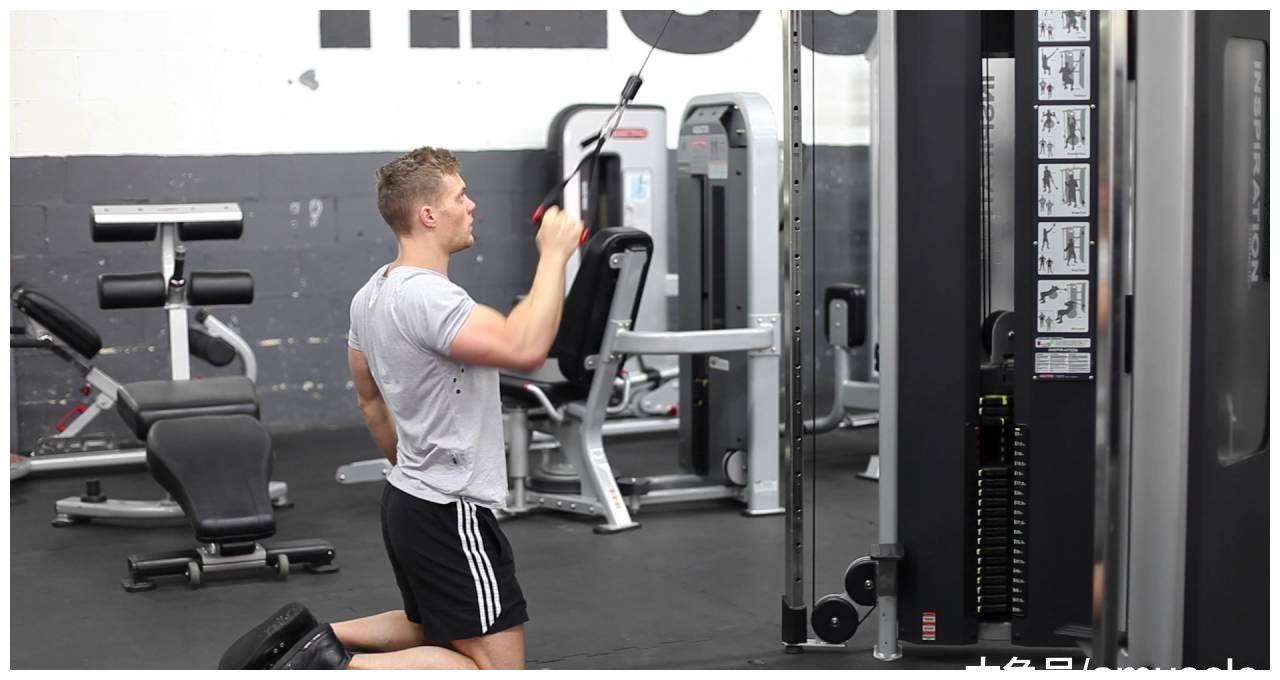 跪姿高位绳索划船