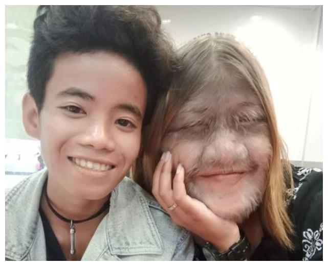 狼人女孩因多毛面孔成网红恋爱后向男友告白你要永远爱我