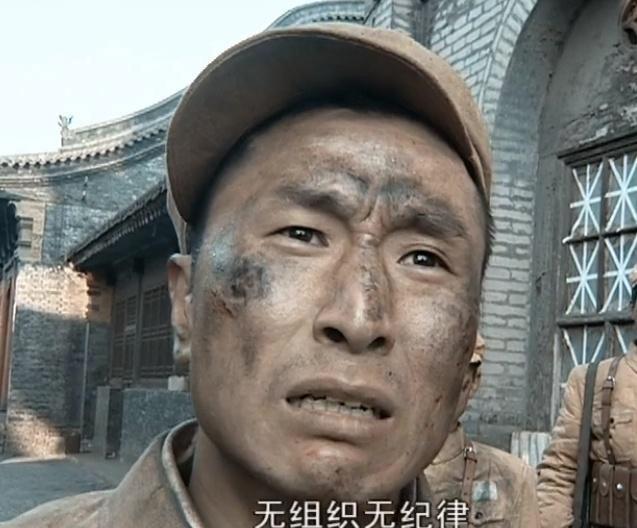 亮剑同是警卫员陈晓春与段鹏的差别在哪里关键在于李云龙