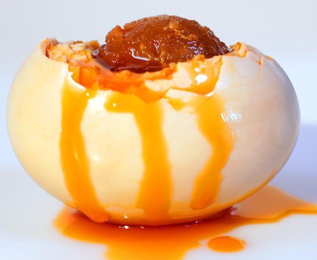 流油"海鸭蛋",口感不输蟹黄,咬一口满嘴流油,沙软绵密特下饭